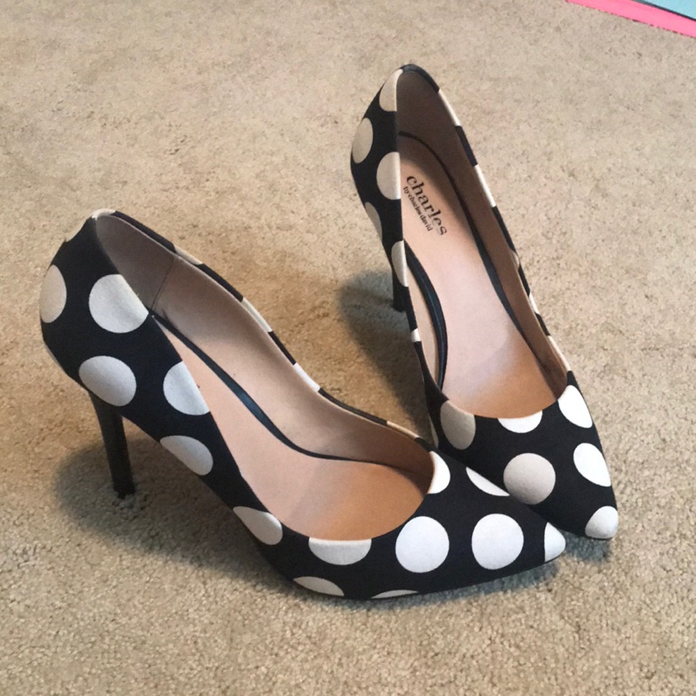 Black & white polka dot pointed toe heels
